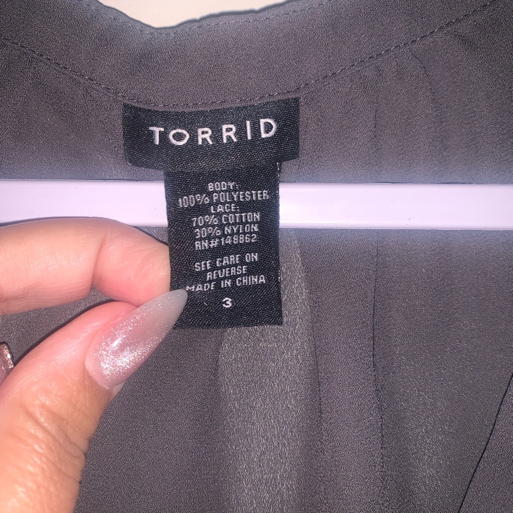 Torrid blouse grey with lace detail - Picture 2 of 3